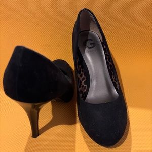 Guess heels- suede size 9